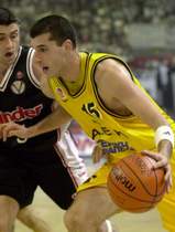 Danilovi (levo, Kinder) i Kakjuzis (AEK)
