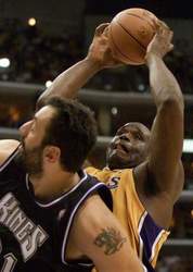 Divac i O' Nil vodili su estoku bitku za svaku loptu