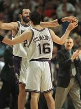 Divac i Stojakovi - 67 poena!