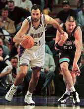 Nezadriv: Vlade Divac (levo)